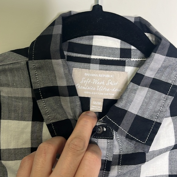 BANANA REPUBLIC BUTTON DOWN SHIRT - Picture 3 of 4